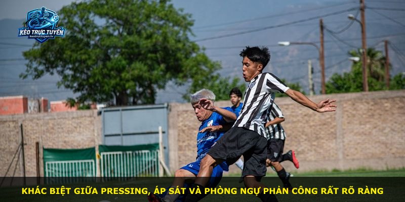 Khác biệt giữa pressing, áp sát và phòng ngự phản công rất rõ ràng