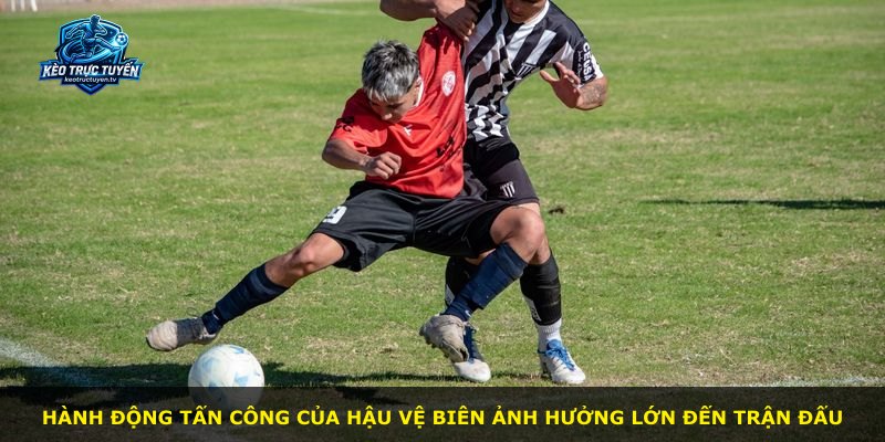 Hành động tấn công của hậu vệ biên ảnh hưởng lớn đến trận đấu